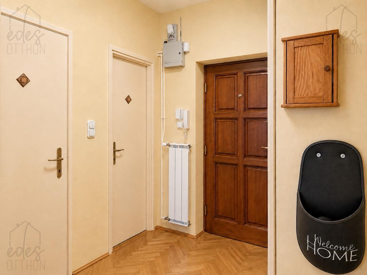 Mártonhegyen felújított, zöld kertre néző, erkélyes lakás bérbeadó - kép 18349